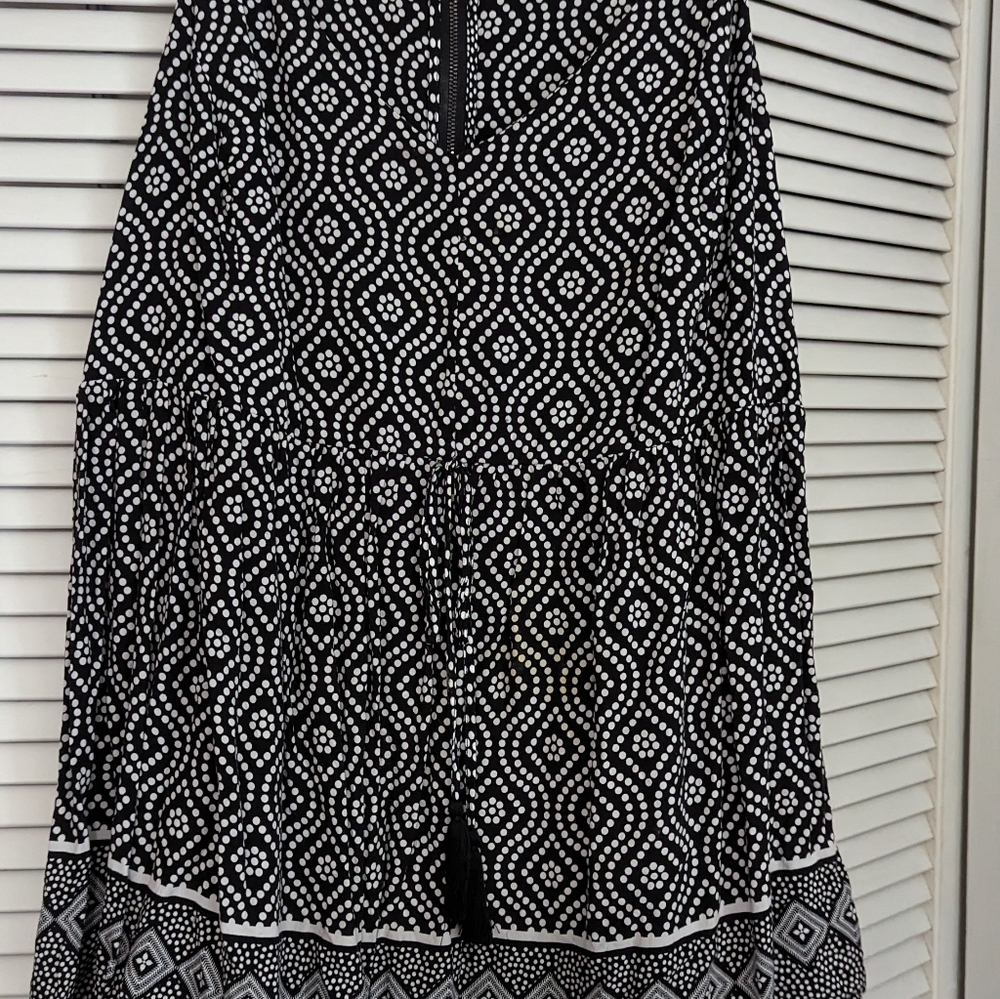 Torrid size 5 black and white cami with drawstring empire waist.